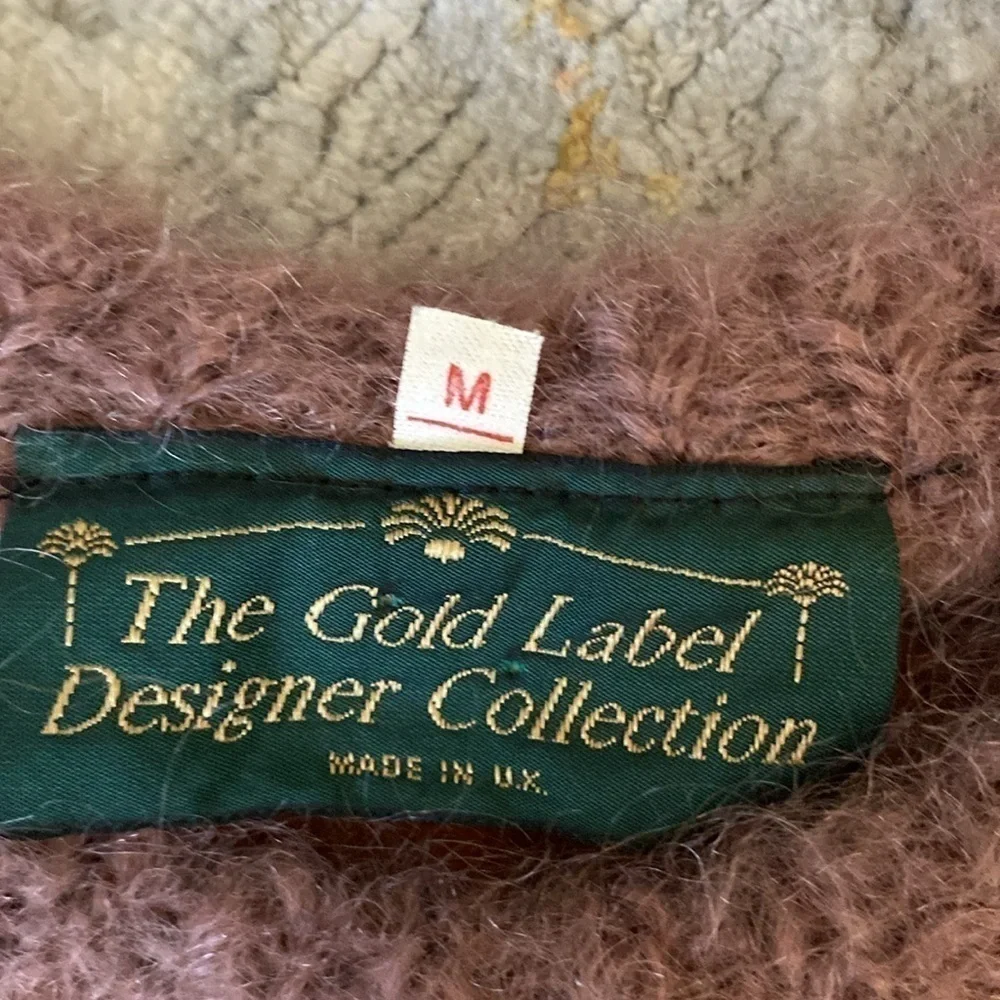 The gold label, designer collection sweater, size medium. Oversized fit!‌‌‌‌‌‌‌